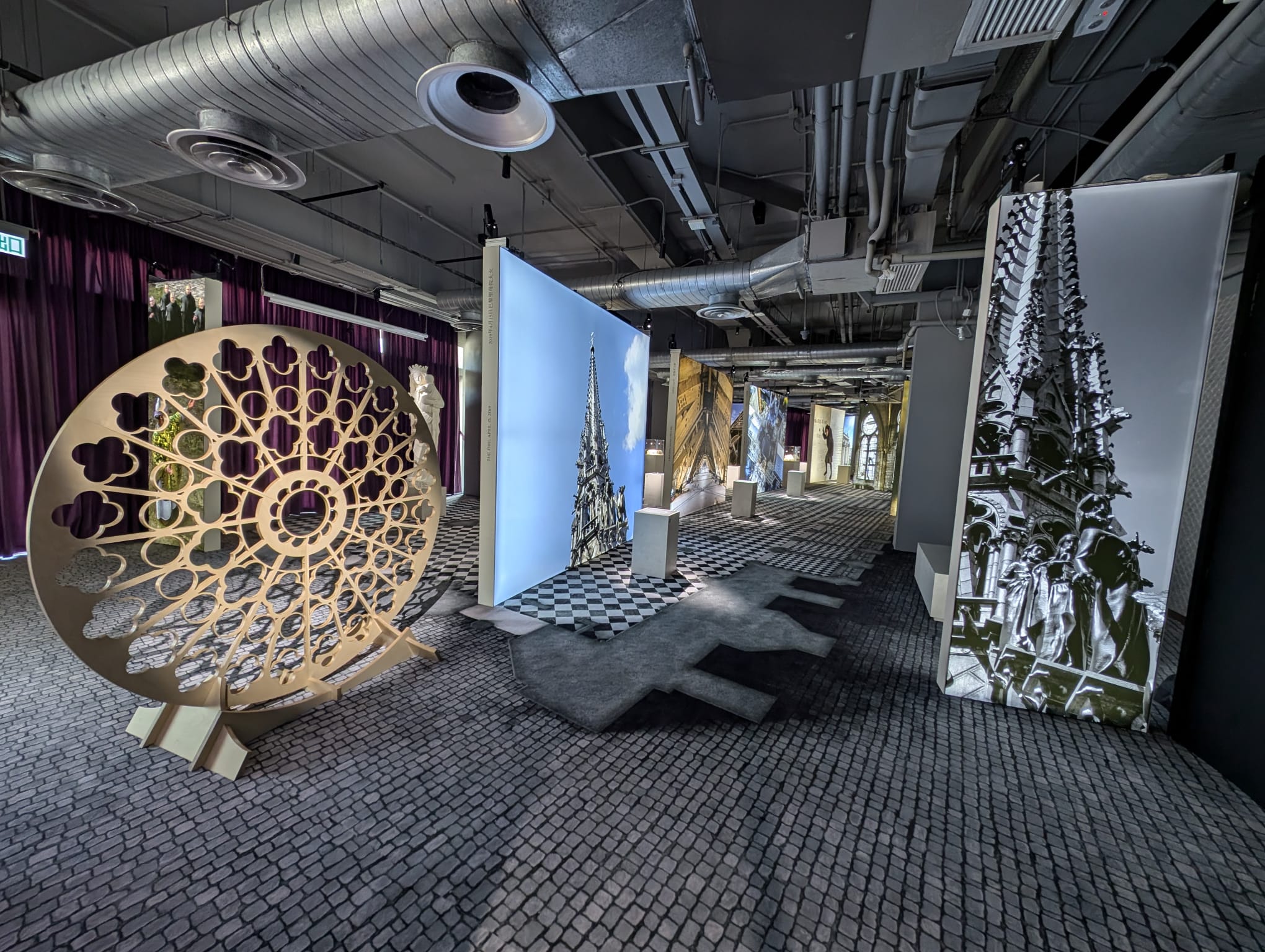 Notre Dame de Paris - Hong Kong 3